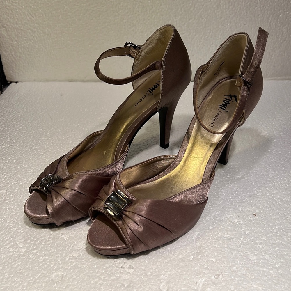Fiona night 7.5, Strappy heeled dress shoe, warm taupe, jeweled, satiny fabric